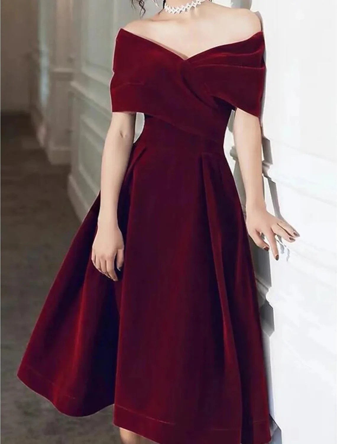 Luolandi A-Line Cocktail Dresses 1950s Dress Fall Wedding Guest Dress Knee Length Short Sleeve Off Shoulder Velvet with Pleats