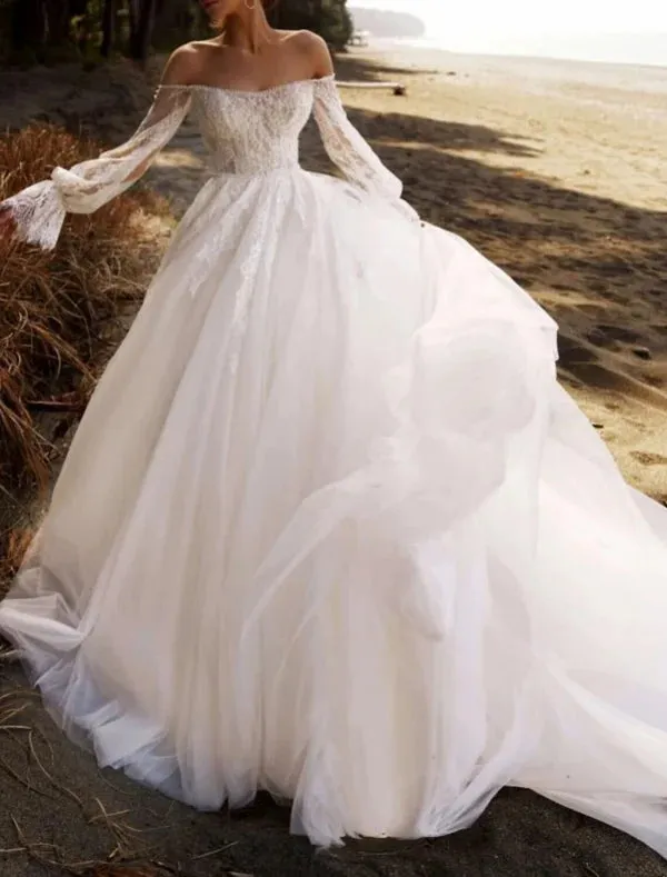 Luolandi Beach Boho Wedding Dresses A-Line Off Shoulder Long Sleeve Court Train Lace Bridal Gowns With Beading Elegant