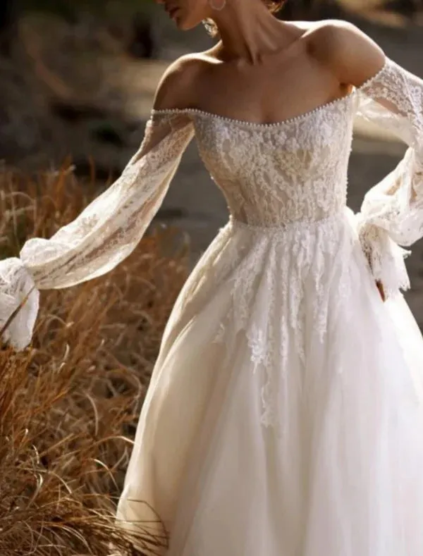 Luolandi Beach Boho Wedding Dresses A-Line Off Shoulder Long Sleeve Court Train Lace Bridal Gowns With Beading Elegant