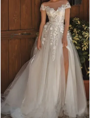 Luolandi Beach Formal Wedding Dresses A-Line Off Shoulder Short Sleeve Sweep / Brush Train Lace Bridal Gowns With Pleats Appliques And Slit