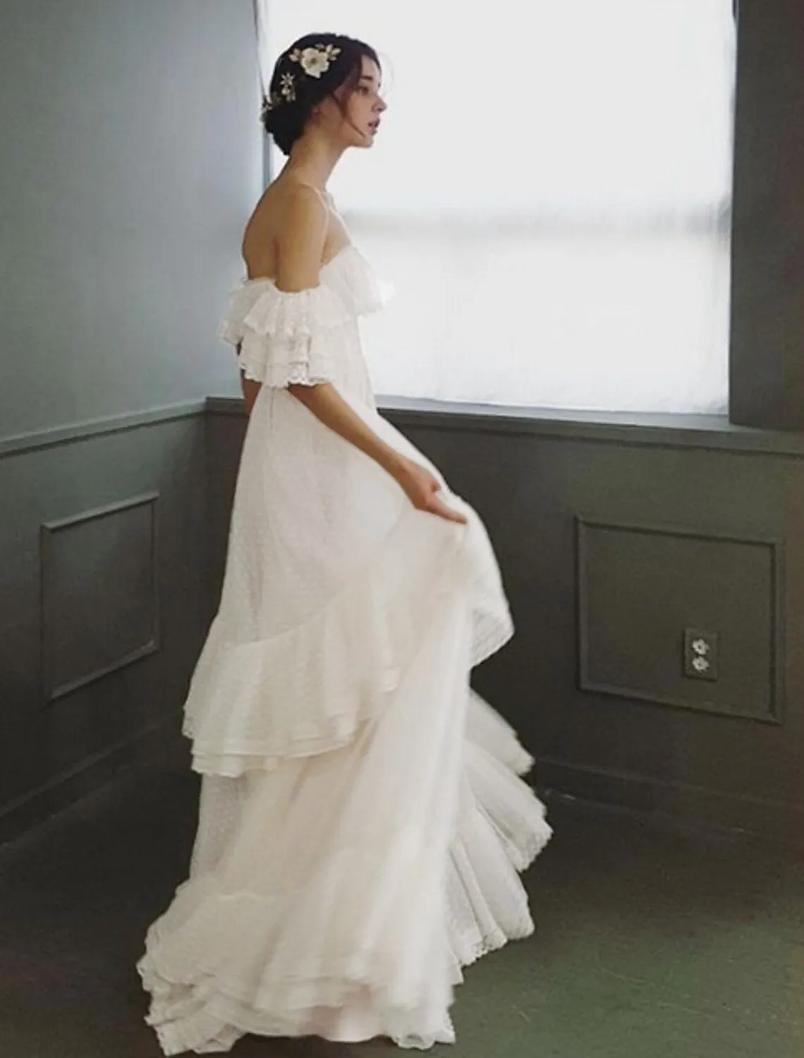 Luolandi Beach Wedding Dresses Sweep / Brush Train A-Line Cap Sleeve Off Shoulder Tulle