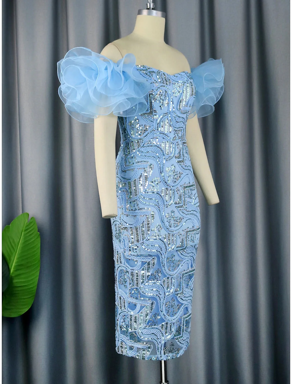 Luolandi Sheath / Column Party Dresses Floral Dress Cocktail Party Tea Length Sleeveless Off Shoulder Sequined