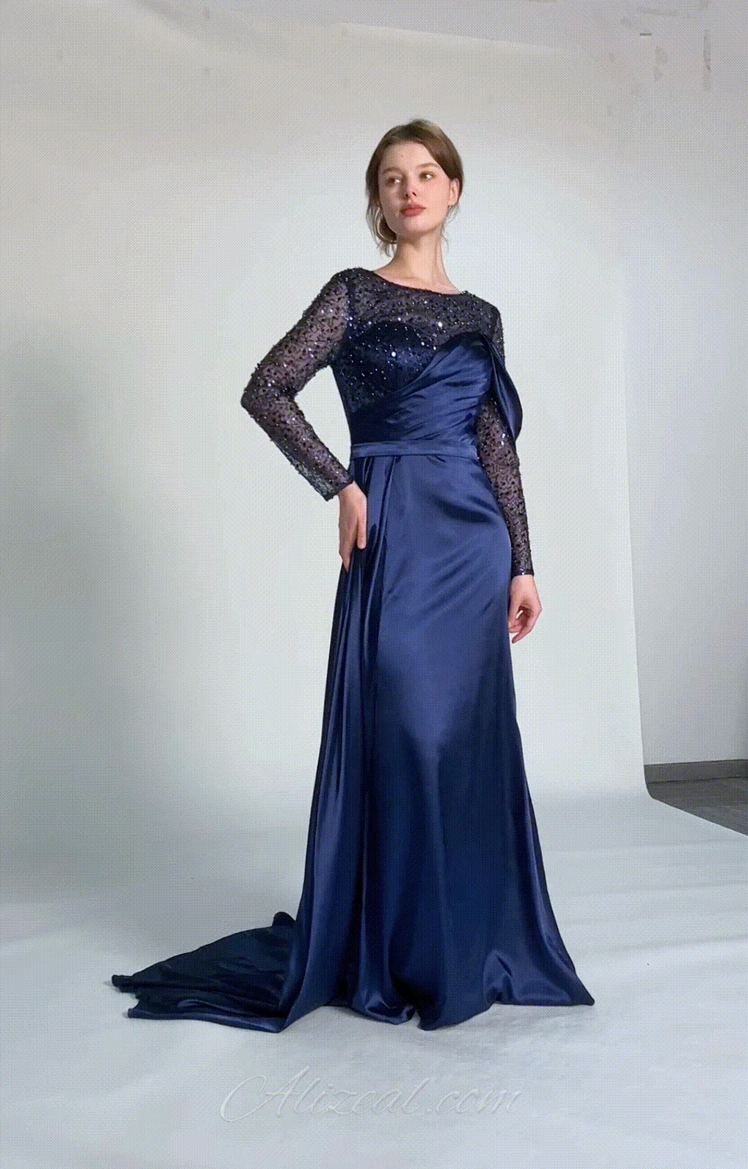 Round Neck Sequin Embellished Mesh Small Trailing Dresses