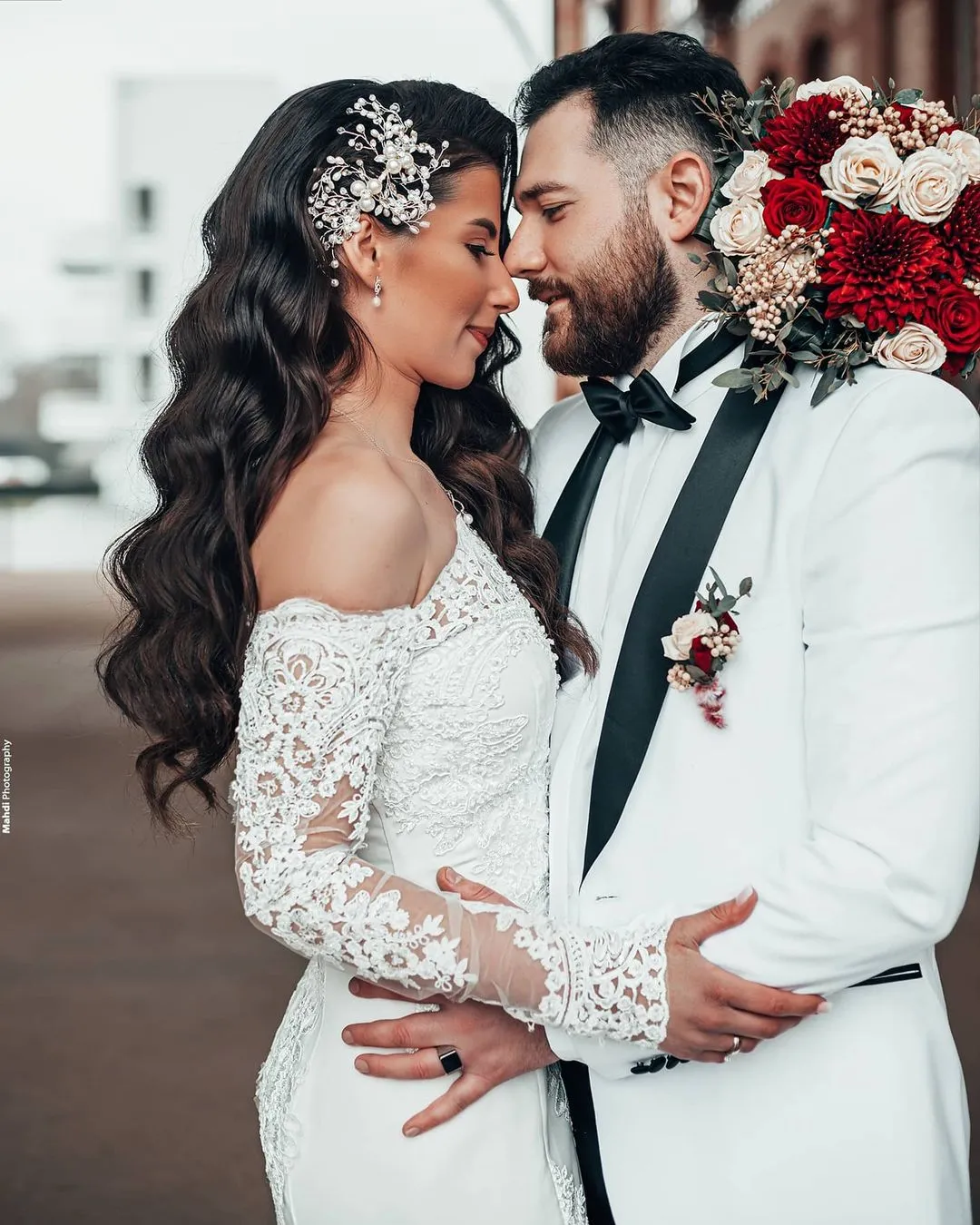Stylish Off Shoulder Long Sleeves Meramid WEdding Gown with Lace Appliques